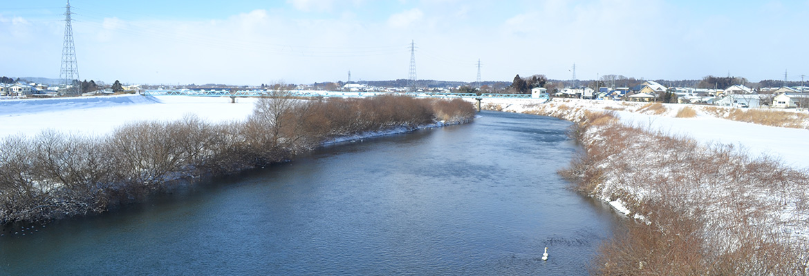 「百石川（ももいしがわ）の流れに生まれし、銘酒“桃川”のしずく」