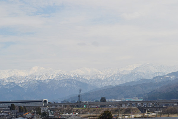 黒部市から望む、立山連峰の銀嶺